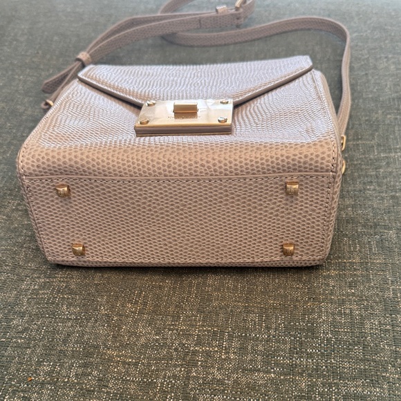 Eric Javits Chic Gray Crossbody Bag - Picture 4 of 4